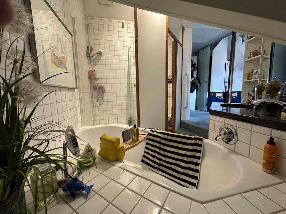 Badezimmer obere Wohnung