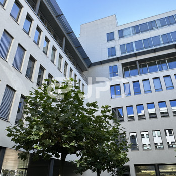 JPD - Lichtdurchflutete Flächen an Verkehrsknotenpunkt 