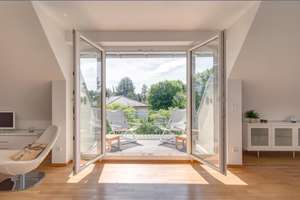 Möbliert: Helle 3-Zimmer Dachterrassenwohnung auf Zeit mieten – Die vollständige Adresse der Immobilie erhältst du vom Anbieter., 80997 Allach, München – Vorschaubild 1