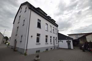 Renovierte und gepflegte Jugendstilvilla mit 10 Wohneinheiten mit neuer Heizungsanlage – Stirper Straße 28, 59555 Lippstadt – Vorschaubild 2