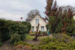 Großzügiges Einfamilienhaus mit großem Grundstück in ruhiger Lage von Adlershof – Die vollständige Adresse der Immobilie erhältst du vom Anbieter., 12489 Adlershof, Berlin – Vorschaubild 1