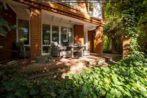 Zuhause im Grünen mit den urbanen Vorzügen der Stadt! Bezugsfreies 5 Zimmer Reiheneckhaus!