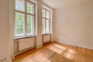 SUPERINTERESSANTE UND KLASSISCH SCHÖNE ALTBAUWOHNUNG! RUHIG LAGE IM GARTENHAUS! PROVISIONSFREI! – Greifswalder Straße 150, 10409 Prenzlauer Berg, Berlin – Vorschaubild 2