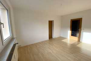 IDEAL FÜR ZWEI! Solide 3 Zimmer Wohnung in grüner und ruhiger Wohnlage. – Liddy-Ebersberger-Straße 21, 9127 Chemnitz – Vorschaubild 1