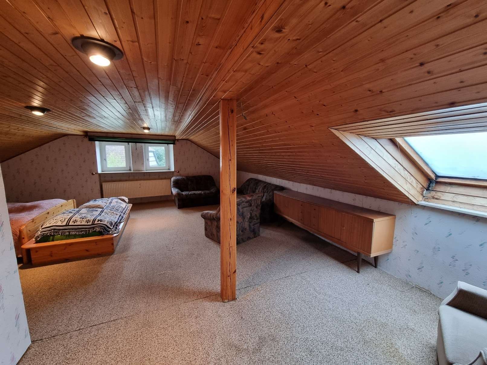 Immobilie in Untermerzbach - Großzügiges Wohnhaus mit Gewerbeeinheit, Garagen und kleinem Garten in zentraler Lage von Untermer - Bild 10