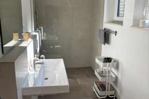 Exklusives vollmöbliertes Einfamilienhaus direkt an der Lesum - Wassergrundstück – Die vollständige Adresse der Immobilie erhältst du vom Anbieter., 28759 Grohn, Bremen – Vorschaubild 2