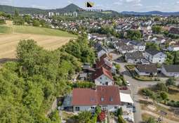 Weitläufiges Grundstück mit üb
