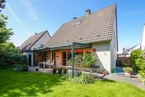 Charmantes Kleinod mit Potenzial für eine stilvolle Modernisierung!