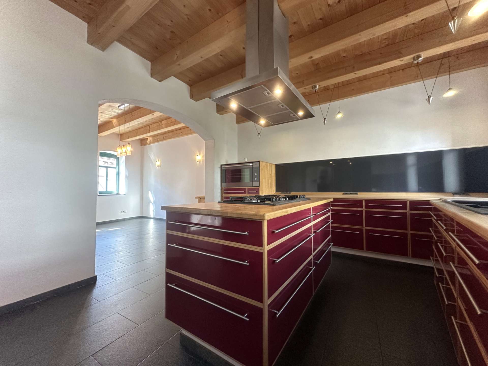 Immobilie in Lahnau - Modernisiertes Einfamilienhaus mit ausbaubarer Bürofläche. - Bild 4