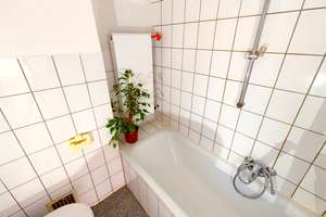Schicke 2,5 Zimmer mit großer Küche und Parkett – Die vollständige Adresse der Immobilie erhältst du vom Anbieter., 41061 Gladbach, Mönchengladbach – Vorschaubild 3