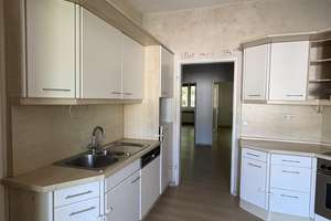 **3-Zimmer-Erkerwohnung mit Balkon zum ruhigen Innenhof direkt an der Düssel** – Karolingerstraße 46, 40223 Bilk, Düsseldorf – Vorschaubild 3
