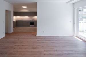 Erstbezug nach Sanierung | Helle Wohnung mit Balkon in ruhiger Innenhoflage nahe Schlosspark
