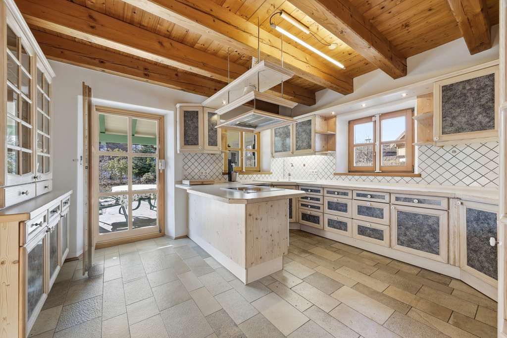 Immobilie in Rohrdorf - Gepflegtes Landhaus mit Alpenpanorama und Gartenbiotop - Bild 2