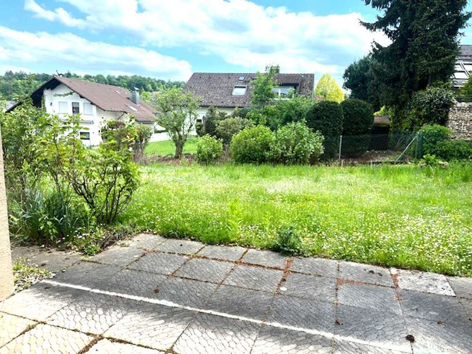 Blick in den Garten mit Terras