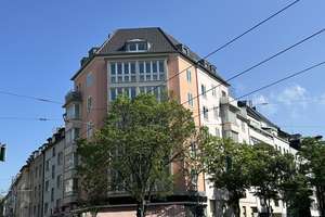 Attraktive 3-Zi.-Dachgeschosswohnung mit großer Dachterrasse in D-Pempelfort, Aufzug