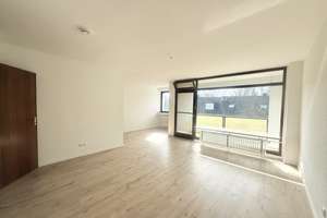 Freie 2,5 Zimmer Wohnung mit Sonnen-Loggia * Energiekl. B * Stellplatz optional * ruhig & zentral