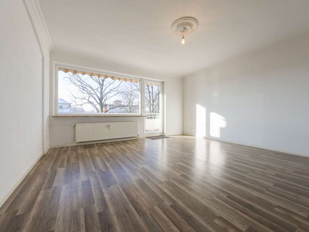 Immobilie in Bad Bramstedt - Modernisierte 3-Zimmer-Wohnung mit Balkon im Herzen von Bad Bramstedt! - Bild 1