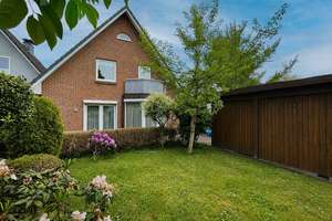 Hamburg/ Jenfeld: Doppelhaushälfte (DHH) mit 5 Zimmern, Garten und Carport in ruhiger Lage – Die vollständige Adresse der Immobilie erhältst du vom Anbieter., 22045 Jenfeld, Hamburg – Vorschaubild 1