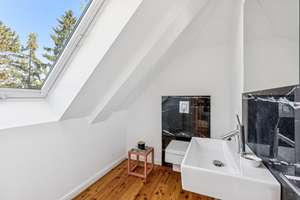 Design trifft Altbau-Charme: 
Exklusive Villa mit Galerie & Kamin in Lichterfelde – Die vollständige Adresse der Immobilie erhältst du vom Anbieter., 12209 Lichterfelde, Berlin – Vorschaubild 16
