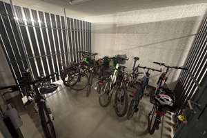 Neuwertige + sonnige 2 Zi., Lift, gr. SW- Balkon, EBK, barrierefrei, TG Einzelstellplatz – Hochriesstrasse 8, 81671 Berg am Laim Ost, München – Vorschaubild 12