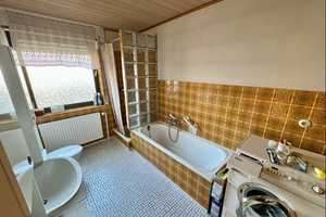 Gepfl. Haus mit tollem Grundstück, schöner Garage, Keller und neuem Dach – Steinburg (Kreis) – Vorschaubild 11