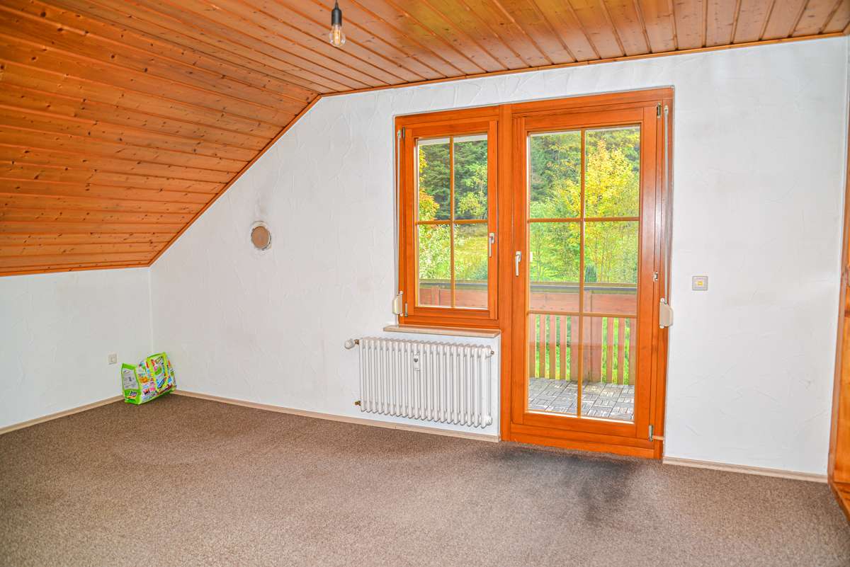 Immobilie in Enzklösterle - Mehrgenerationenhaus, Ferienwohnungen, ruhige Lage, sehr guter Zustand, neue Heizung, PV, Garagen - Bild 10