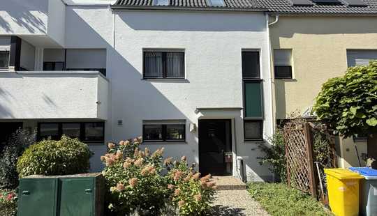Bild von Charmantes Reihenmittelhaus mit 145 m² Wohnfläche, Garten, Garage und viel Platz für die Familie