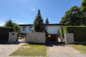 Wunderschöner Bungalow mit viel Potenzial in begehrter Lage von Berlin-Altglienicke – Die vollständige Adresse der Immobilie erhältst du vom Anbieter., 12524 Altglienicke, Berlin – Vorschaubild 2