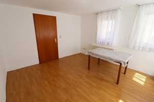 Wohnhaus mit großzügigem Platzangebot, zwei Garagen und wunderschönem Ausblick! – Reutlingen (Kreis) – Vorschaubild 2
