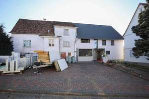 Großzügiges Doppelhaus mit vielseitigen Möglichkeiten auf 2.000 m² Grundstück - Schlüchtern Wallroth – Die vollständige Adresse der Immobilie erhältst du vom Anbieter., 36381 Schlüchtern – Vorschaubild 2