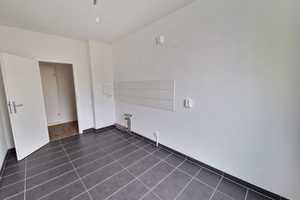 „Einziehen und abschalten: Großzügige 2-Zimmer-Wohnung mit Duschbad.“ – An der Kotsche 20, 4207 Leipzig – Vorschaubild 2