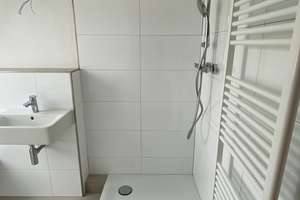 Neubau Erstbezug, helle 3-Zimmer-Dachgeschosswohnung inkl. Wohnküche und gehobener Innenausstattung – Auf dem Hollen 10, 30165 Vahrenwald, Hannover – Vorschaubild 8