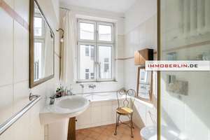IMMOBERLIN.DE - Toplage mit Wasserblick: Großzügige Stuck-Altbauwohnung mit Balkon am Lietzenseepark – Die vollständige Adresse der Immobilie erhältst du vom Anbieter., 14057 Charlottenburg, Berlin – Vorschaubild 6