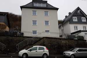 Neuwertige  3-Zimmer-Dachgeschosswohnung  in Siegen-Zentrum  – Hambergstr. 56, 57074 Siegen-Wittgenstein (Kreis) – Vorschaubild 1