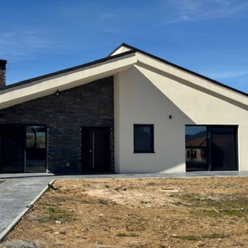 Exklusives, brandneues Einfamilienhaus