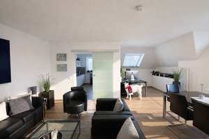 Wunderschöne Dachgeschosswohnung mit Aufzug, 2 Balkonen und Tiefgarage – Bellerstraße 59a, 50354 Hürth – Vorschaubild 4