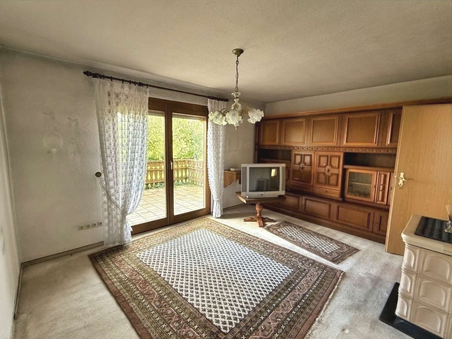 Doppelhaushälfte mit zwei Wohnungen, traumhaften Garten und Garage, Sigmaringen Kreis – Bild 2