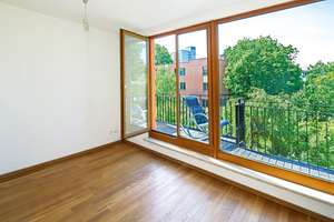 Bezugsfreies Townhouse in Westend über 4 Etagen mit Dachterrasse, Garten und Tiefgaragenstellplatz – Tharauer Allee 20, 14055 Westend, Berlin – Vorschaubild 1