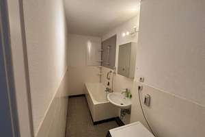"Haus am Park" 
4,5 Zimmer-Wohnung mit Einbauküche in 47226
Duisburg-Rheinhausen "Aufzug vorhanden – Die vollständige Adresse der Immobilie erhältst du vom Anbieter., 47226 Hochemmerich, Duisburg – Vorschaubild 13