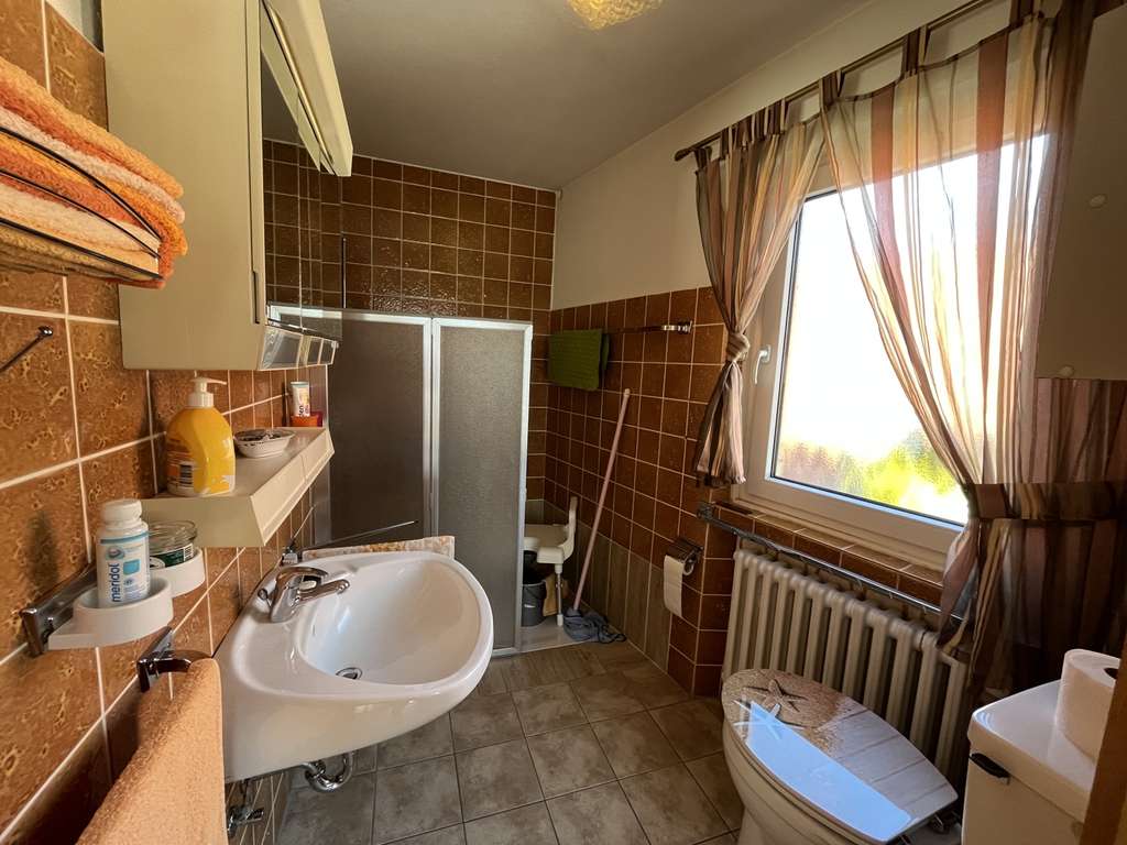 Immobilie in Coppenbrügge - Viel Platz für Ihre Wohnideen: Familienhaus mit Charme und unverbaubarem Ausblick - Bild 4