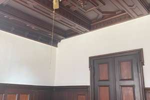 3-Zimmer-Wohnung mit historischer Holzvertäfelung