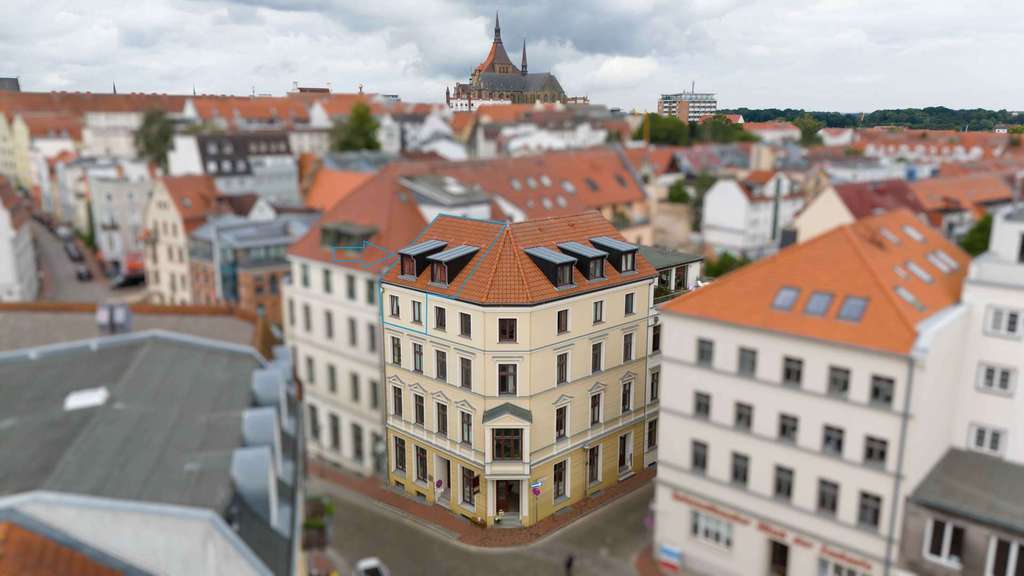 Rarität! Mit Aufzug! Großzügige Maisonette-Wohnung über den Dächern der Rostocker Altstadt