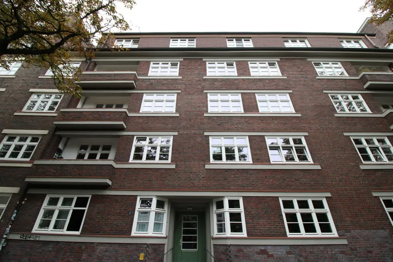 2 Zimmer Wohnung am Lattenkamp – mit Potenzial zur Neugestaltung über den Dächern von Winterhude, Hamburg – Bild 3