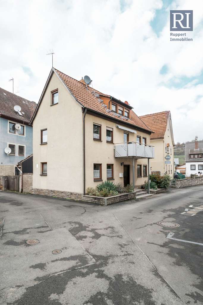 Immobilie in Ochsenfurt - Mainnah wohnen: Kleines Wohnhaus im historischen Goßmannsdorf - Bild 1