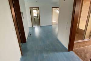 Große DG-Wohnung mit Balkon in ruhiger Lage von Zell- 3,5 Zi-82qm- – Aichelberger Weg 3, 73119 Zell unter Aichelberg – Vorschaubild 4