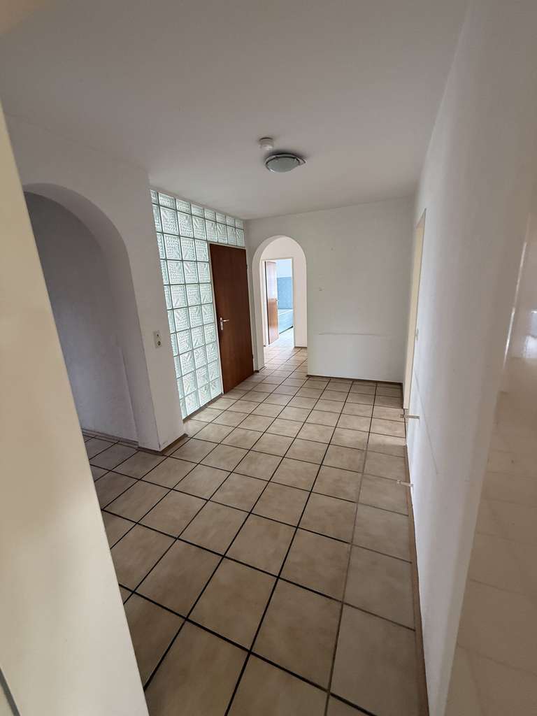 Immobilie in Bergatreute - Bezugsfreie Großzügige 5-Zimmer-EG-Wohnung mit eigenem Garten, Garage & Stellplatz - Bild 4