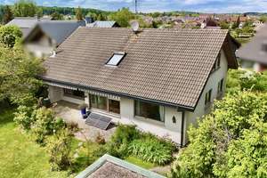 Familienidylle in Ortsrandlage – Charmantes Einfamilienhaus in Laichingen – Die vollständige Adresse der Immobilie erhältst du vom Anbieter., 89150 Laichingen – Vorschaubild 1