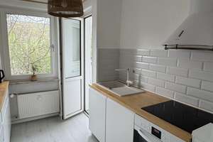 Licht, Ruhe, Balkongefühl – renovierte 3 -Zimmer -Wohnung im Grünen