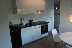 Exklusive, neuwertige und möblierte 1,5-Zimmer-Hochparterre-Wohnung mit EBK in Heilbronn – Wartbergstrasse 68, 74076 Heilbronn, Heilbronn – Vorschaubild 2