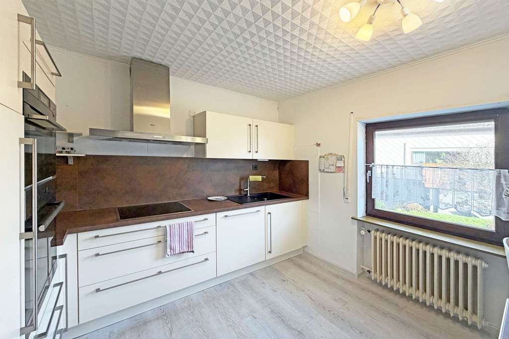 Immobilie in Morbach - Hinzerath: EFH mit Garage und schönem Garten in Ortsrandlage und Blick auf den historischen Bahnhof! - Bild 3